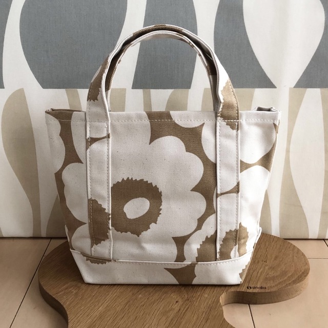 marimekko(マリメッコ)のリリー様専用 新品 マリメッコ UNIKKO SEIDI トートバッグ ベージュ レディースのバッグ(トートバッグ)の商品写真