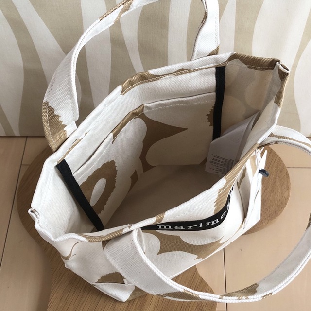 marimekko(マリメッコ)のリリー様専用 新品 マリメッコ UNIKKO SEIDI トートバッグ ベージュ レディースのバッグ(トートバッグ)の商品写真