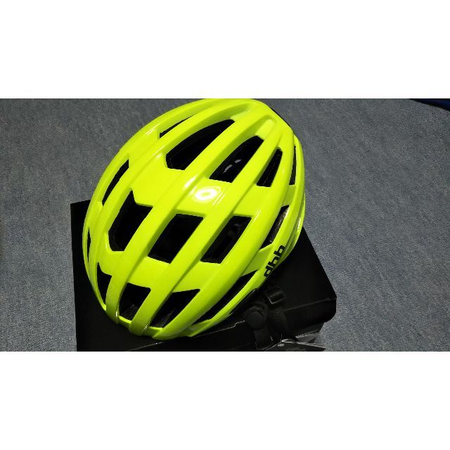 【送料込み・未使用品】ロードバイク　ヘルメット　ｄｈｂ　Ｌサイズ（５８～６１） スポーツ/アウトドアの自転車(パーツ)の商品写真