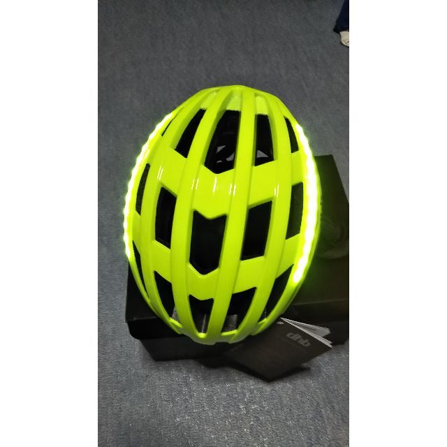 【送料込み・未使用品】ロードバイク　ヘルメット　ｄｈｂ　Ｌサイズ（５８～６１） スポーツ/アウトドアの自転車(パーツ)の商品写真