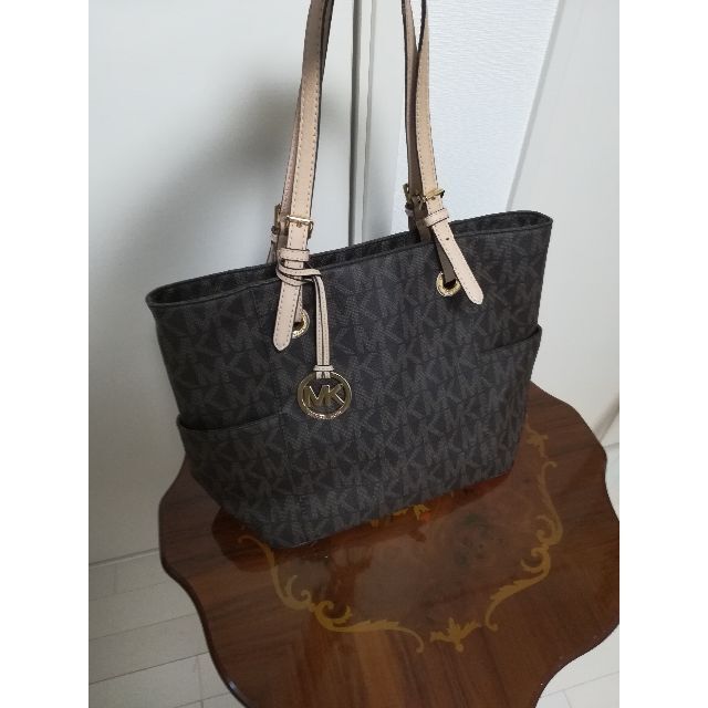 Michael Kors(マイケルコース)のマイケルコース MICHAEL KORS バッグ MKシグネチャー 茶 A4 レディースのバッグ(トートバッグ)の商品写真