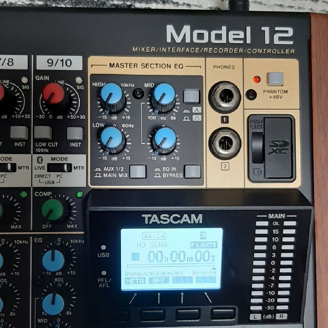 レコーディングミキサー  TASCAM  Model12 7