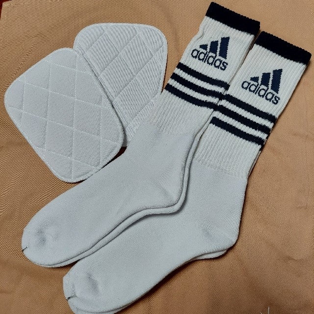 adidas(アディダス)のadidasキッズソックス　ジュニアひざパッド スポーツ/アウトドアの野球(その他)の商品写真