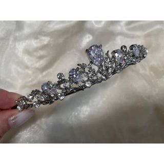 【美品】結婚式　ティアラ　シンプル(ヘッドドレス/ドレス)