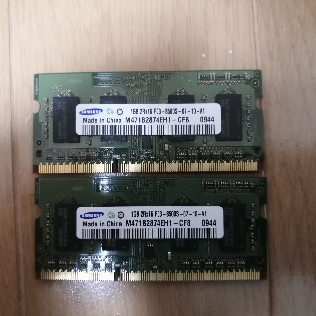 SAMSUNG(サムスン)のSAMSUNG  DDR3 PC3メモリ 1G×2枚 （Lenovo G550） スマホ/家電/カメラのPC/タブレット(PCパーツ)の商品写真