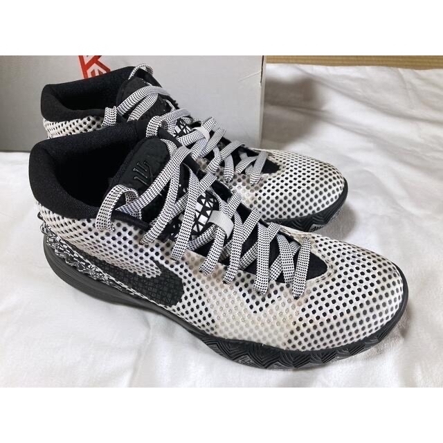 NIKE   NIKE カイリー 1 BHM .0cmの通販 by Tea's shop｜ナイキなら