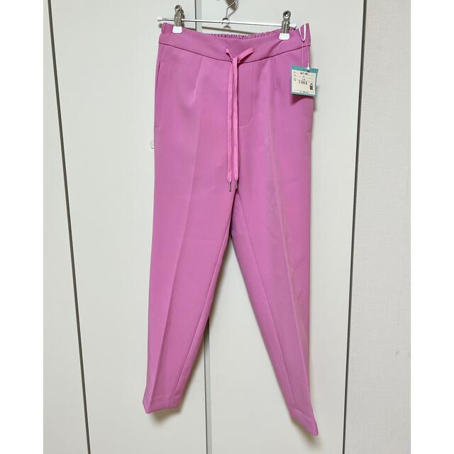 新品タグ付き⭐︎Liala×PG ドロスト センタープレス パンツ ピンクS レディースのパンツ(カジュアルパンツ)の商品写真