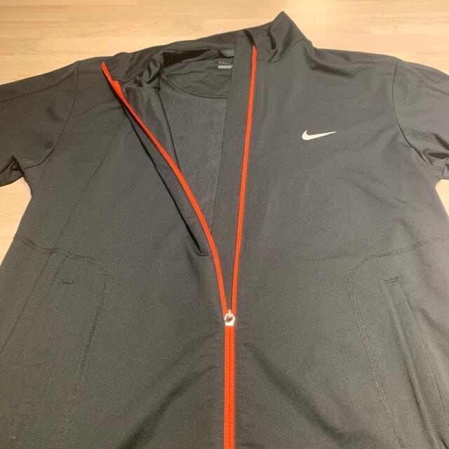 NIKE(ナイキ)のメンズゴルフウェア　NIKE ナイキMサイズ　フロントジップ スポーツ/アウトドアのゴルフ(ウエア)の商品写真