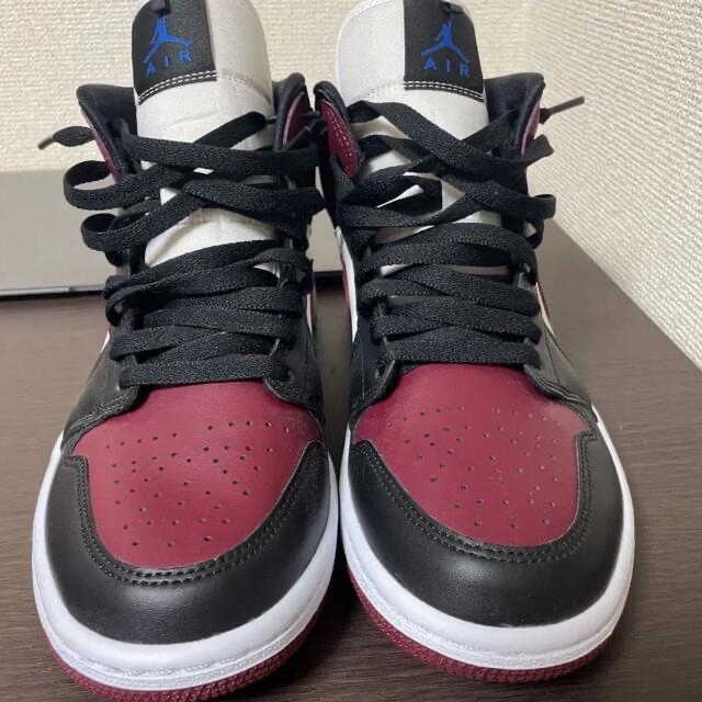 WMNS AIR JORDAN 1 MID SE ゴールドペンダント