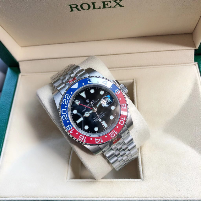 ROLEX(ロレックス)の希少・現行品 ROLEX  腕時計 GMT メンズの時計(腕時計(アナログ))の商品写真