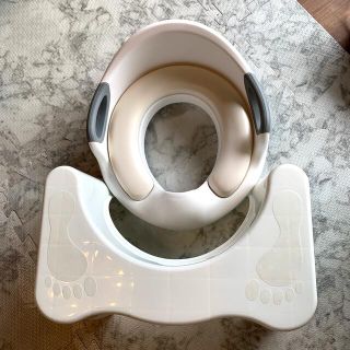 アカチャンホンポ(アカチャンホンポ)のトイレトレーニング　補助便座と踏み台セット(補助便座)