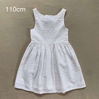 エイチアンドエム(H&M)のH&M エンブロイダリー オープンバック ワンピース 110cm US4-5Y(ワンピース)