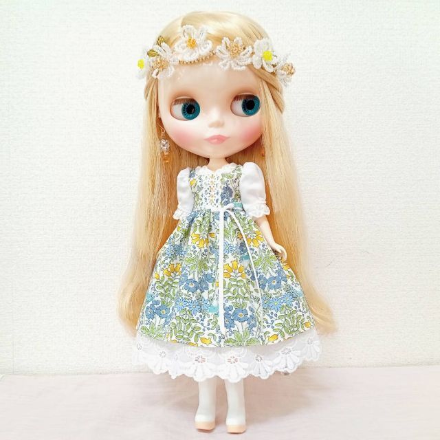 ハンドメイド「ウサギと花柄の2段ワンピース」ネオブライス・リカちゃんの服 | フリマアプリ ラクマ