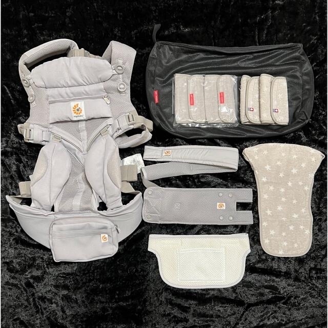 Ergobaby(エルゴベビー)のエルゴベビー オムニ360 よだれパット2組 ヘッドカバー 収納バッグ セット キッズ/ベビー/マタニティの外出/移動用品(抱っこひも/おんぶひも)の商品写真