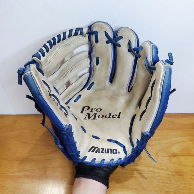 MIZUNO(ミズノ)のミズノ 日本製 プロモデル 限定色 Mマークラベル 一般用 内野用 軟式グローブ スポーツ/アウトドアの野球(グローブ)の商品写真