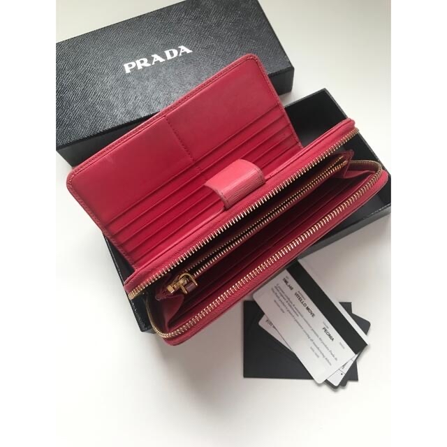 PRADA(プラダ)のプラダ　PRADA 長財布　1ML348 かわいい　ピンク レディースのファッション小物(財布)の商品写真