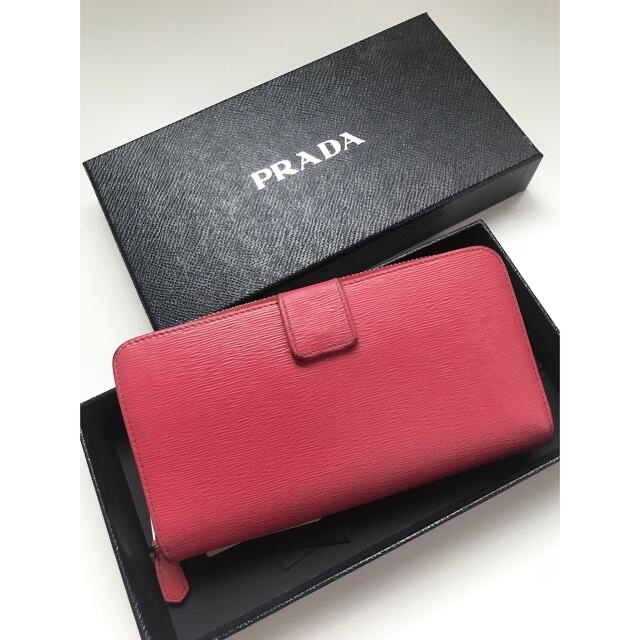 PRADA(プラダ)のプラダ　PRADA 長財布　1ML348 かわいい　ピンク レディースのファッション小物(財布)の商品写真