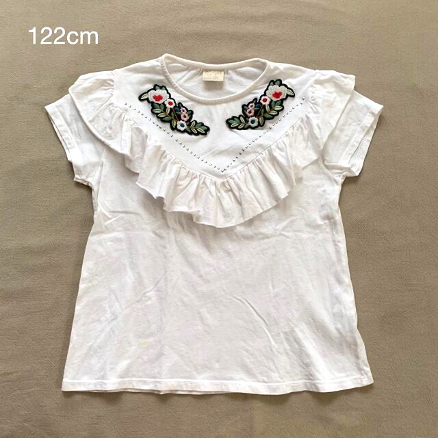 ZARA KIDS(ザラキッズ)のZARA KIDS アップリケ スタッズ付き Tシャツ カットソー 122cm キッズ/ベビー/マタニティのキッズ服女の子用(90cm~)(Tシャツ/カットソー)の商品写真