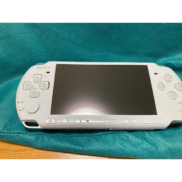 SONY(ソニー)の【SONY PlayStationPortable PSP本体付属品セット！】 エンタメ/ホビーのゲームソフト/ゲーム機本体(家庭用ゲーム機本体)の商品写真