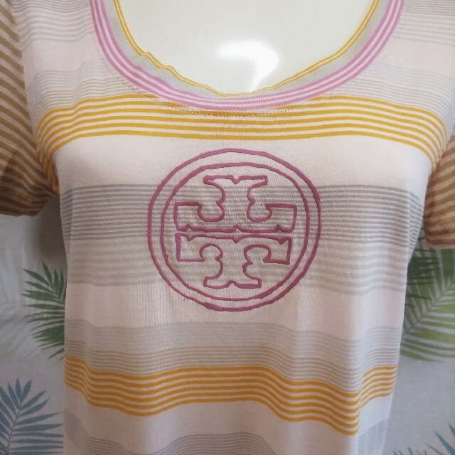 Tory Burch(トリーバーチ)のTORY BURCH センターロゴ 半袖 tシャツ トップス レディースのトップス(Tシャツ(半袖/袖なし))の商品写真