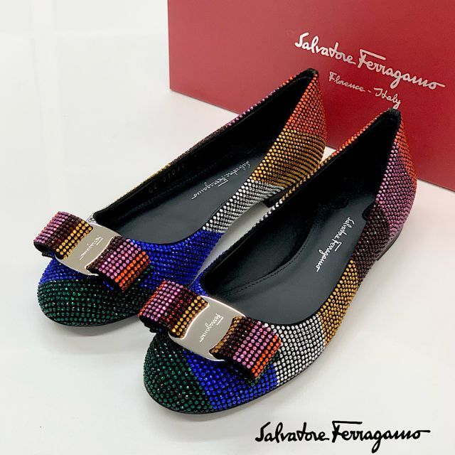 Salvatore Ferragamo(サルヴァトーレフェラガモ)の4517 未使用 フェラガモ ラインストーン ヴァラ リボン フラットパンプス レディースの靴/シューズ(ハイヒール/パンプス)の商品写真