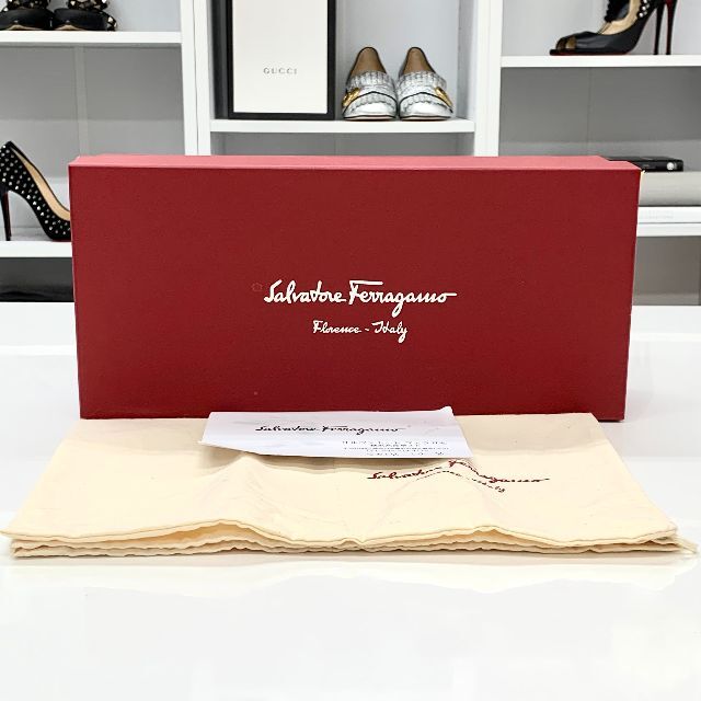 Salvatore Ferragamo(サルヴァトーレフェラガモ)の4517 未使用 フェラガモ ラインストーン ヴァラ リボン フラットパンプス レディースの靴/シューズ(ハイヒール/パンプス)の商品写真