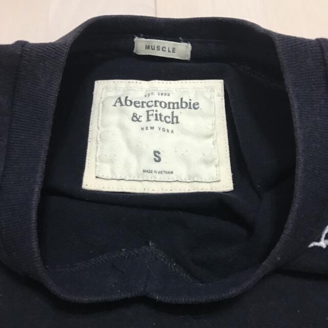 Abercrombie&Fitch(アバクロンビーアンドフィッチ)のAbercrombie&Fitch  VネックネックTシャツ●本日値下げ● メンズのトップス(Tシャツ/カットソー(半袖/袖なし))の商品写真