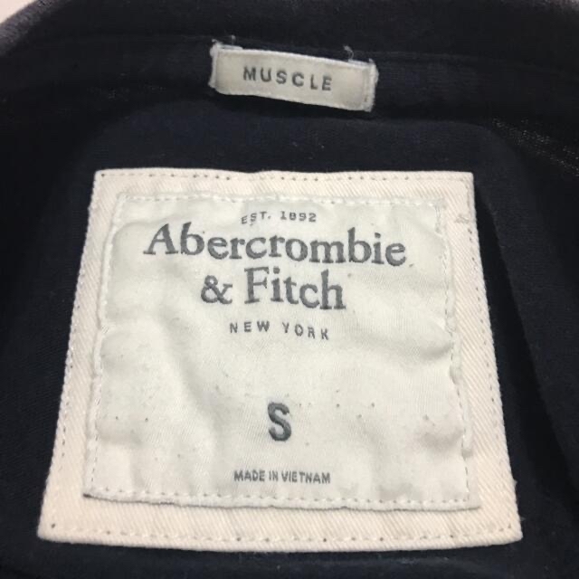 Abercrombie&Fitch(アバクロンビーアンドフィッチ)のAbercrombie&Fitch  VネックネックTシャツ●本日値下げ● メンズのトップス(Tシャツ/カットソー(半袖/袖なし))の商品写真