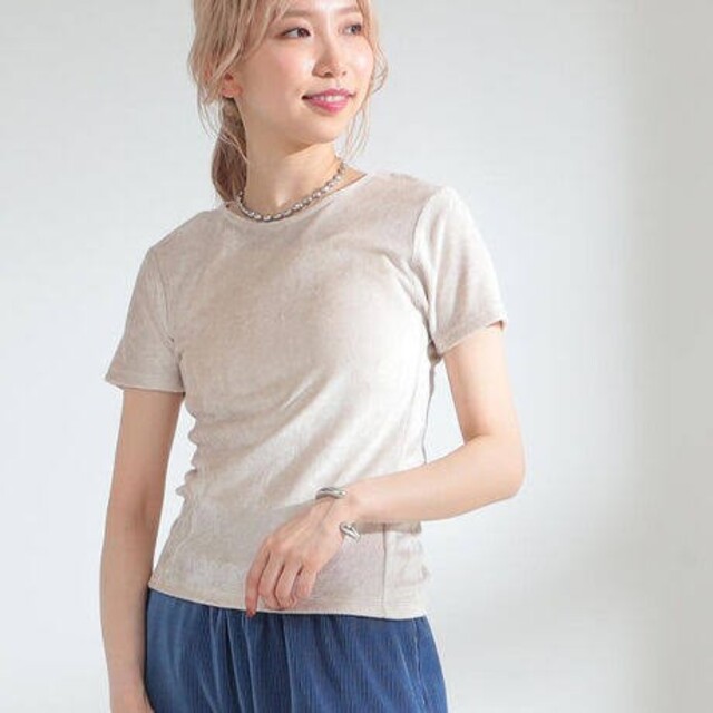 Ray BEAMS(レイビームス)のRay BEAMS　ストレッチ ベロア Tシャツ　ベージュ レディースのトップス(Tシャツ(半袖/袖なし))の商品写真