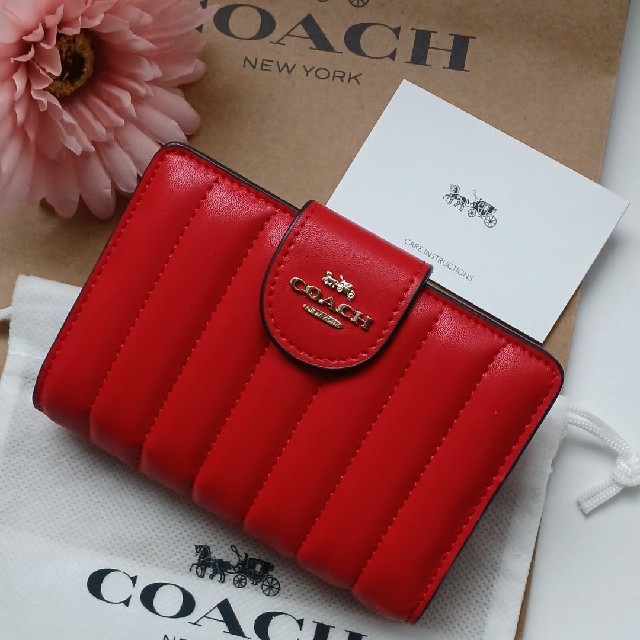 新品未使用 COACH コーチ二つ折り財布 キルティングレザー レッド | フリマアプリ ラクマ