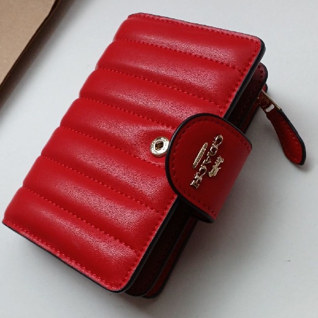 新品未使用 COACH コーチ二つ折り財布 キルティングレザー レッド