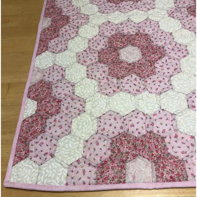 パッチワークキルト タペストリー ヘキサゴン 97×80cm パッチワークキルト タペストリー ヘキサゴン 97×80cm