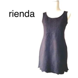 リエンダ(rienda)の美品　リエンダ　フラワー柄刺繍ワンピース　ノースリーブ　黒　M～L ナイロン(ひざ丈ワンピース)