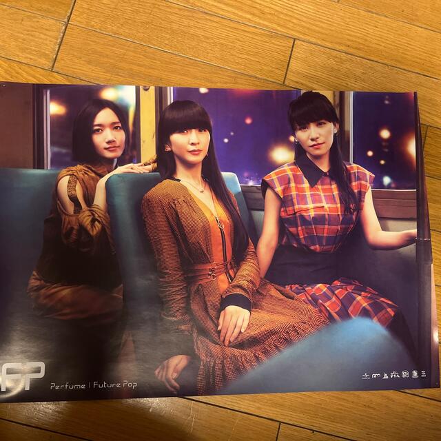 Perfume 非売品ポスター(1000円/枚) エンタメ/ホビーのタレントグッズ(アイドルグッズ)の商品写真