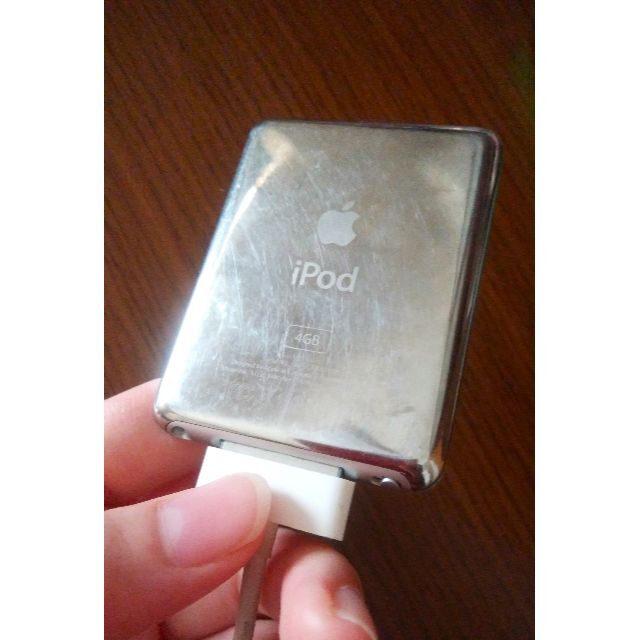 iPod(アイポッド)のiPod　nano　第3世代　4GB　ジャンク品 スマホ/家電/カメラのオーディオ機器(ポータブルプレーヤー)の商品写真