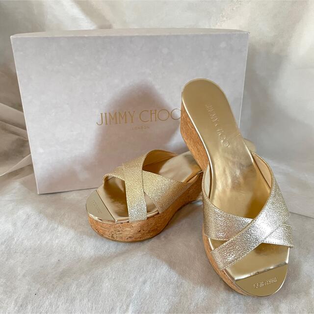 JIMMY CHOO(ジミーチュウ)の大きいサイズ⭐︎JIMMY CHOOゴールドウェッジミュールサンダル レディースの靴/シューズ(サンダル)の商品写真