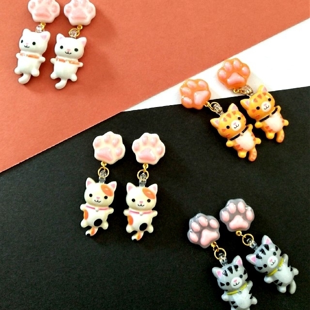 No.163 レジン 白猫 肉球 ピアス イヤリングの通販 by Riry's shop|ラクマ