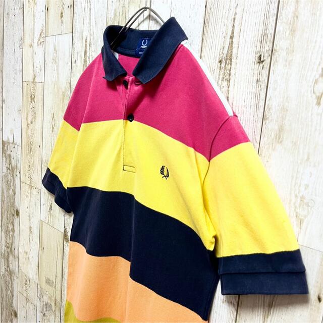 FRED PERRY(フレッドペリー)の【希少デザイン】フレッドペリー ポロシャツ マルチカラー ボーダー 刺繍ロゴ メンズのトップス(ポロシャツ)の商品写真