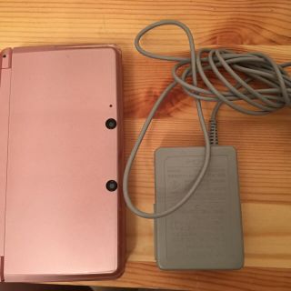 ニンテンドウ(任天堂)の3DS 美品 アダプタ、ドラゴンクエストⅨソフト付(携帯用ゲームソフト)