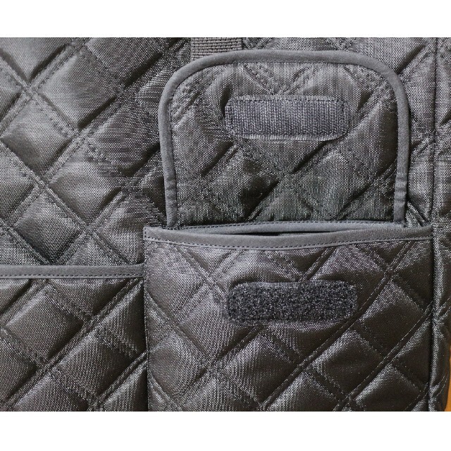 人気軽量撥水 多機能トートバッグ  黒 フォーマル ポケット多数 光沢感ナイロン レディースのバッグ(トートバッグ)の商品写真