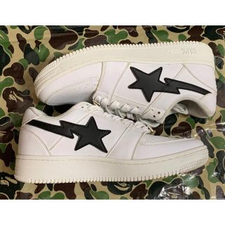 アベイシングエイプ(A BATHING APE)の★希少★ BAPESTA ホワイト × ブラック26.5cm kaws(スニーカー)