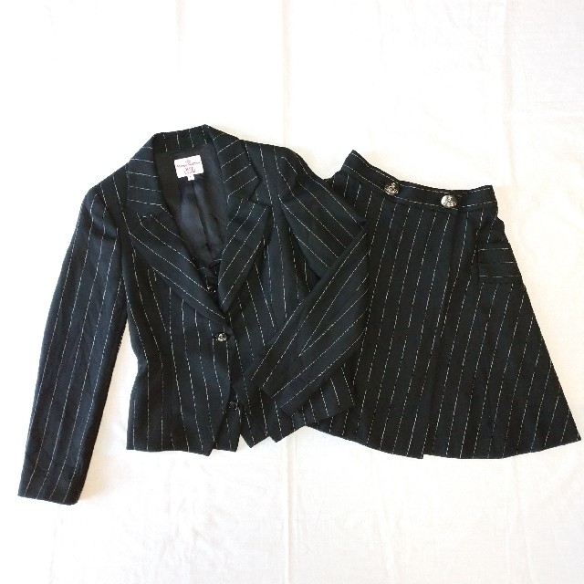 Vivienne Westwood(ヴィヴィアンウエストウッド)のvivienne westwood ストライプ ジャケット スカート セット 黒 レディースのフォーマル/ドレス(スーツ)の商品写真