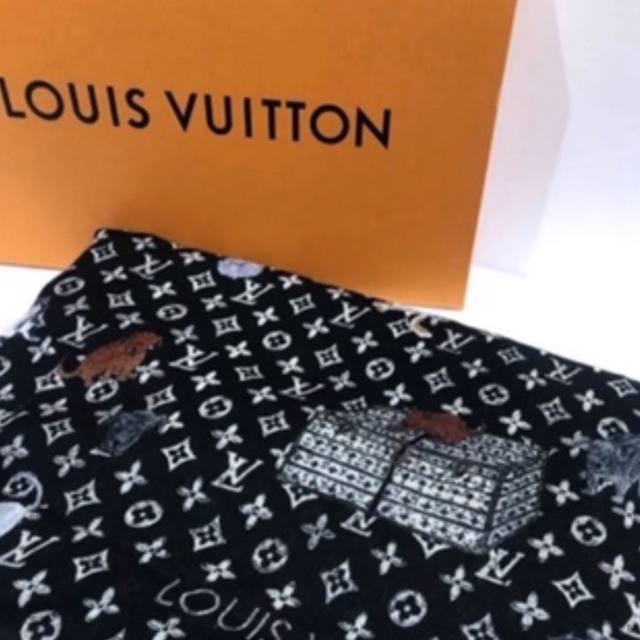 LOUIS VUITTON(ルイヴィトン)のヴィトン【新品】入手困難　⭐️キャットグラム　大判ストール　MP7721 犬猫 レディースのファッション小物(ストール/パシュミナ)の商品写真