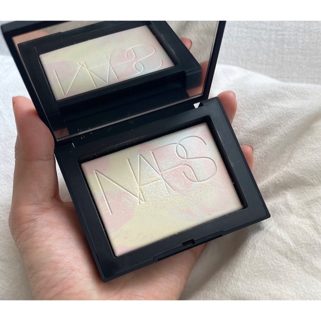 NARS(ナーズ)の【NARS】ライトリフレクティング プリズマティックパウダー(限定品) コスメ/美容のベースメイク/化粧品(フェイスパウダー)の商品写真