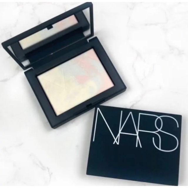 NARS(ナーズ)の【NARS】ライトリフレクティング プリズマティックパウダー(限定品) コスメ/美容のベースメイク/化粧品(フェイスパウダー)の商品写真