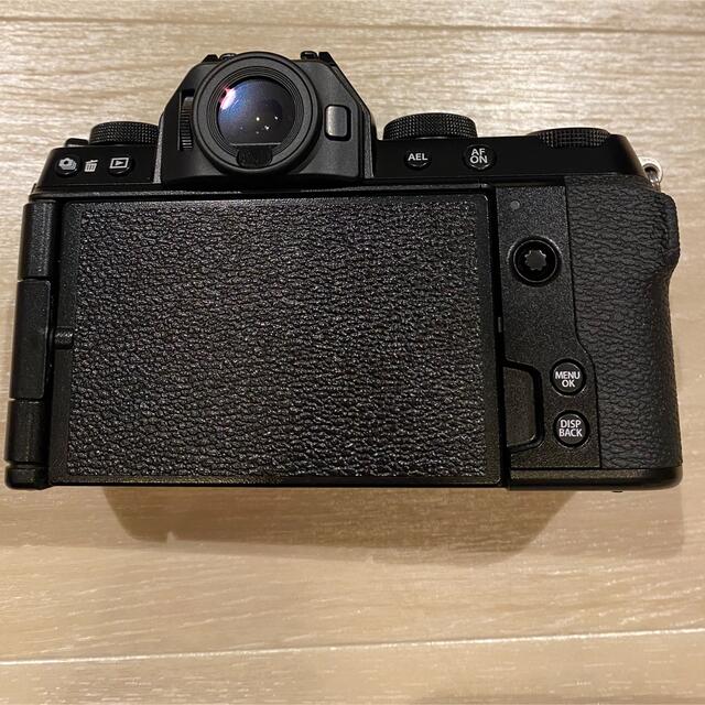 富士フイルム(フジフイルム)のFUJIFILM X-S10 ダブルズームレンズキット スマホ/家電/カメラのカメラ(ミラーレス一眼)の商品写真