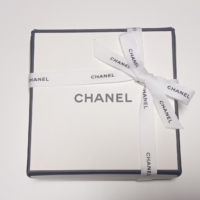 CHANEL(シャネル)のCHANEL　ギフトボックス　空箱 レディースのバッグ(ショップ袋)の商品写真