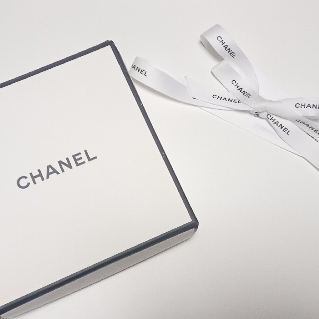 CHANEL(シャネル)のCHANEL　ギフトボックス　空箱 レディースのバッグ(ショップ袋)の商品写真