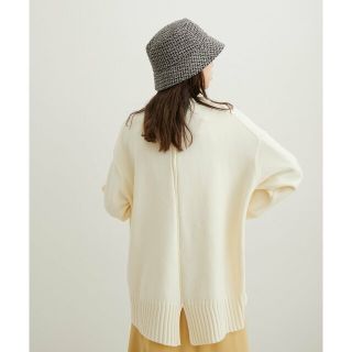 ヴィス(ViS)の【オフホワイト（15）】【洗える】ボーダー&無地バックスリットニット【sustainable】(ニット/セーター)