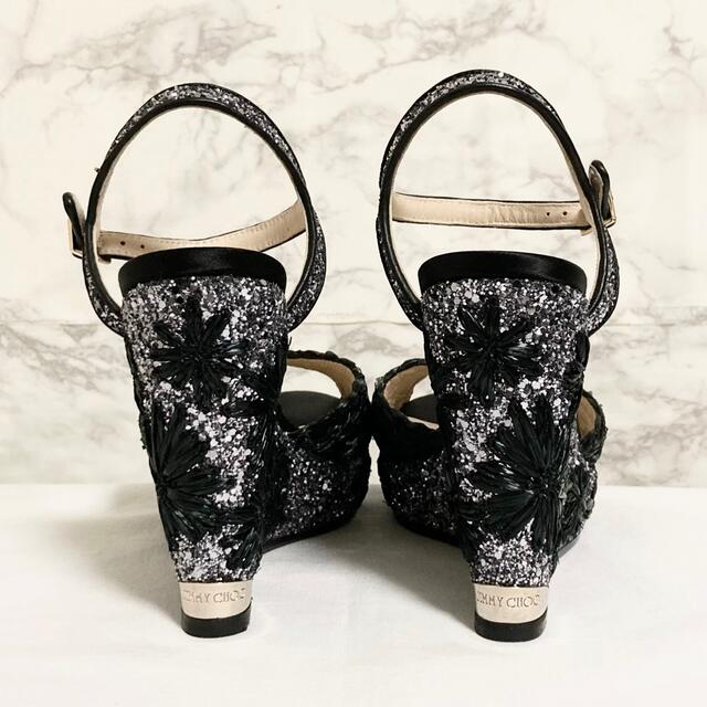 JIMMY CHOO(ジミーチュウ)の【美品】Jimmy Choo「PERLA 120」グリッター刺繍ウェッジサンダル レディースの靴/シューズ(サンダル)の商品写真